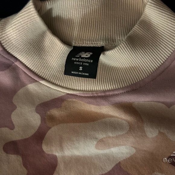 New Balance Women's Camouflage Sweater - Pink and Beige small - Picture 11 of 11